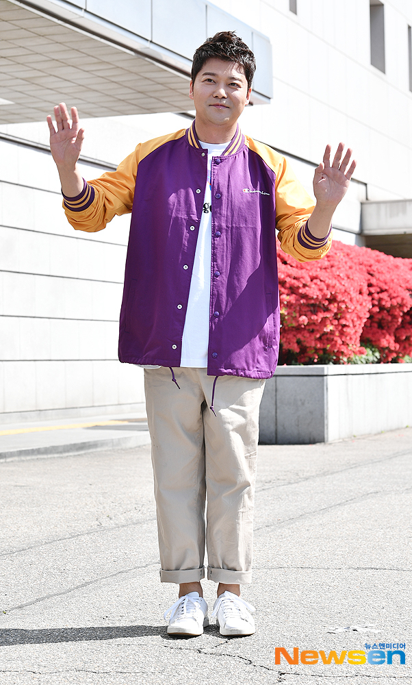Jun Hyun-moo poses at the KBS 2TV Happy Together Season 4 recording held at the KBS annex in Yeouido-dong, Yeongdeungpo-gu, Seoul, on the morning of April 27.useful stock