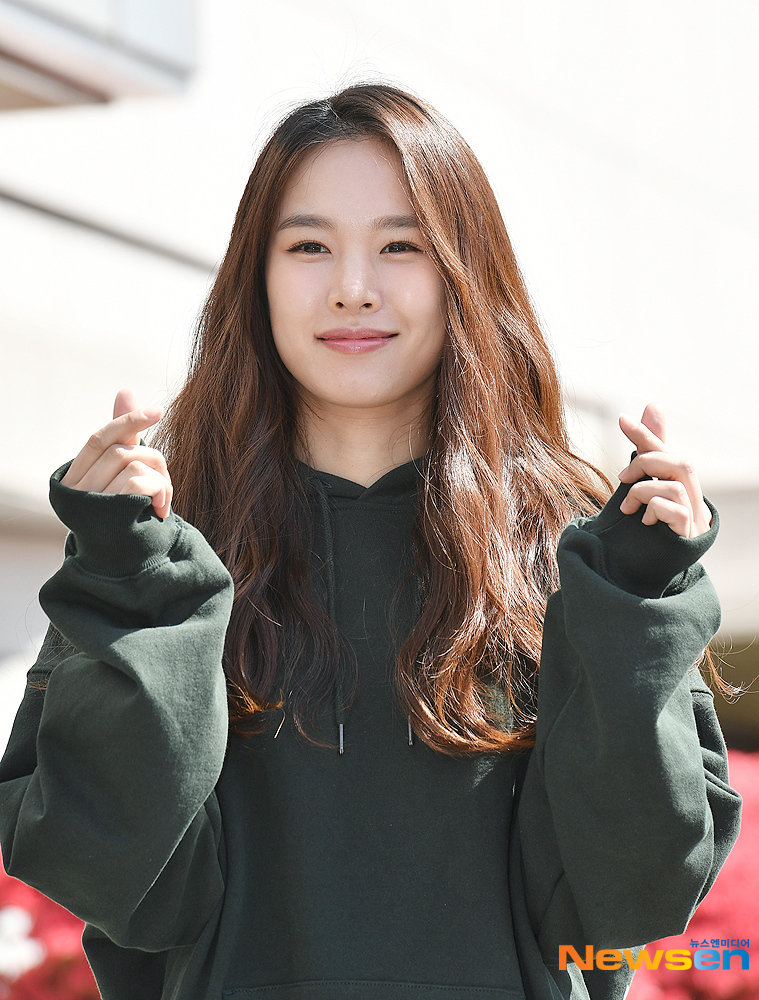 Actor Jo Yoon-hee poses during the recording of KBS 2TV Happy Together Season 4 at the KBS annex in Yeouido-dong, Yeongdeungpo-gu, Seoul, on the morning of April 27.useful stock