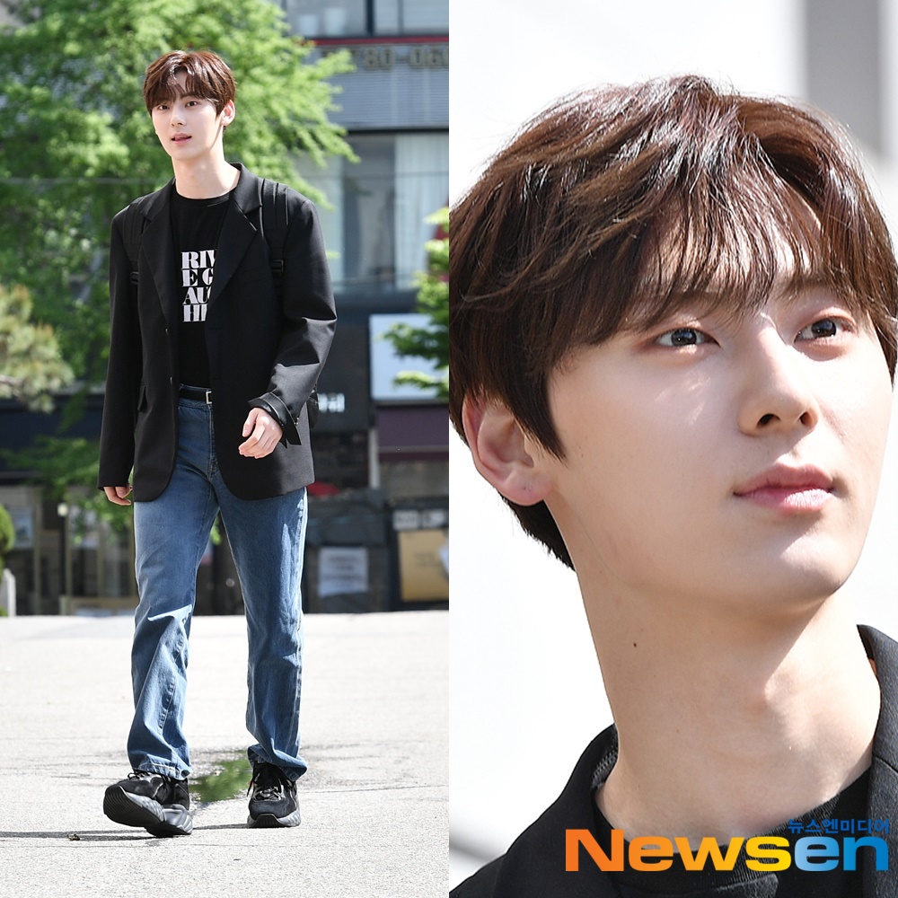 NUEST Hwang Min-hyeun poses during the recording of KBS 2TV Happy Together Season 4 at the KBS annex in Yeouido-dong, Yeongdeungpo-gu, Seoul, on the morning of April 27.useful stock