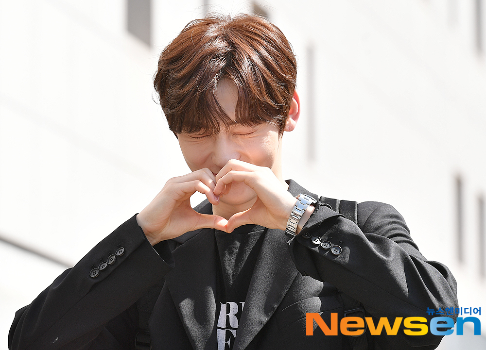 NUEST Hwang Min-hyeun poses during the recording of KBS 2TV Happy Together Season 4 at the KBS annex in Yeouido-dong, Yeongdeungpo-gu, Seoul, on the morning of April 27.useful stock