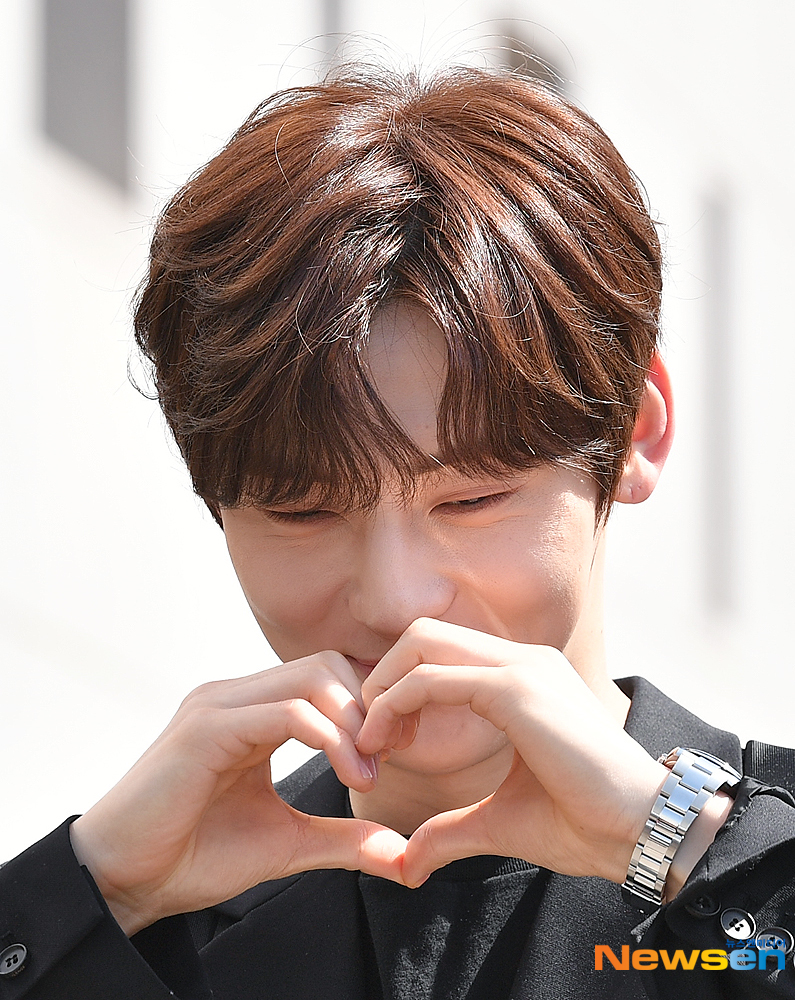 NUEST Hwang Min-hyun poses at the KBS 2TV Happy Together Season 4 recording held at the KBS annex in Yeouido-dong, Yeongdeungpo-gu, Seoul, on the morning of April 27.useful stock