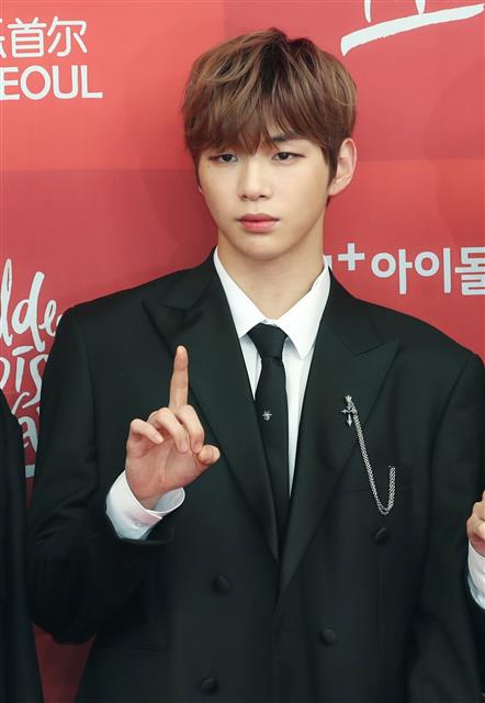 Kang Daniel was named the most votes for 57 consecutive weeks in the idol chart rating ranking.In the third week of the Idol chart, Kang Daniel was the most successful winner with 124310 participants, which increased Kang Daniels record to 57 weeks.In particular, the Kang Daniel support page, which was opened at the request of idol chart members, is popular with over 600 comments in a week of posting.Followed by Jimin (BTS, 49196), Bü (BTS, 34627), Jungkook (BTS, 22449), Li Kwanlin (22245), Ha Sung-woon (15549), Park Woo-jin (12989), Jin (BTS, 8468), Hwang Min-hyun (New East, 5429), Miyawaki Sakura (Aiz. Won, 4984 people) and others received high votes.Kang Daniel won the most votes in the like that could recognize his favorability for the star; Kang Daniel received 18,405 likes in a week.Followed by Jimin (BTS, 6712), Bü (BTS, 5244), Rygwanrin (3537), Jungkook (BTS, 3267), Ha Sung-woon (2645), Park Woo-jin (1908), Jin (BTS, 1483), Miyawaki Sakura (Aizwon 853) and BTS (759) with high votes ...Meanwhile, Kang Daniel, who was the first player in Mnet Produce 101 Season 2 and worked as a Warner One, filed a lawsuit against his agency LM Entertainment last month to suspend the exclusive contract and is in a legal dispute.