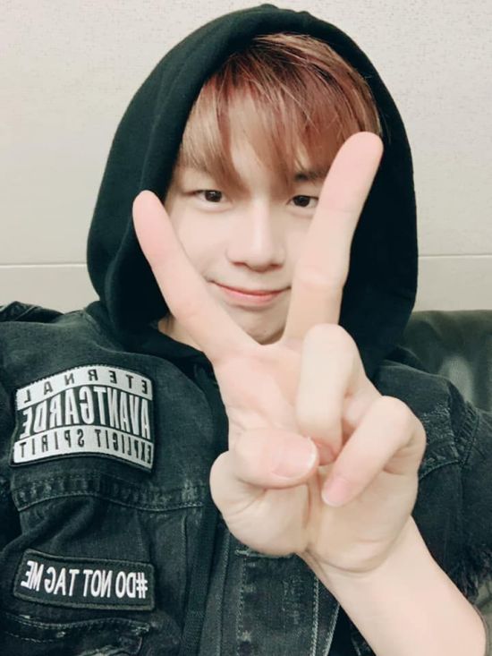 Kang Daniels popularity is still hot.Kang Daniel has been the top scorer for 57 consecutive weeks in the idol chart rating rankings; every week hes breaking his new record.In the third week of the idol charts in April, Kang Daniel was the most successful winner with 124,310 participants.In particular, the Kang Daniel support page, which was opened at the request of idol chart members, exceeded 600 comments in a week of posting and realized the popularity of Kang Daniel steadily.Followed by Jimin (BTS, 49,196), Bhu (BTS, 34,627), Jungkook (BTS, 22,449), Li Kwanlin (22,245), Ha Sung-woon (15,549), Park Woo-jin (12,989), Jin (BTS, 8468), Hwang Min-hyun (New East, 5429), Miyawaki S Sakura (Aizone, 4984) and others received high votes.Kang Daniel won the most votes in Like, which can recognize the favorability of the star.Kang Daniel received 18,405 likes a week. Followed by Jimin (BTS, 6712), BTS, 5244), Rygwanrin (3537), Jungkook (BTS, 3267), Ha Sung-woon (2645), Park Woo-jin (1908), Jin (BTS, 1483), Miyawaki Sakura (Aizwon 853) and BTS (759) received high votes.
