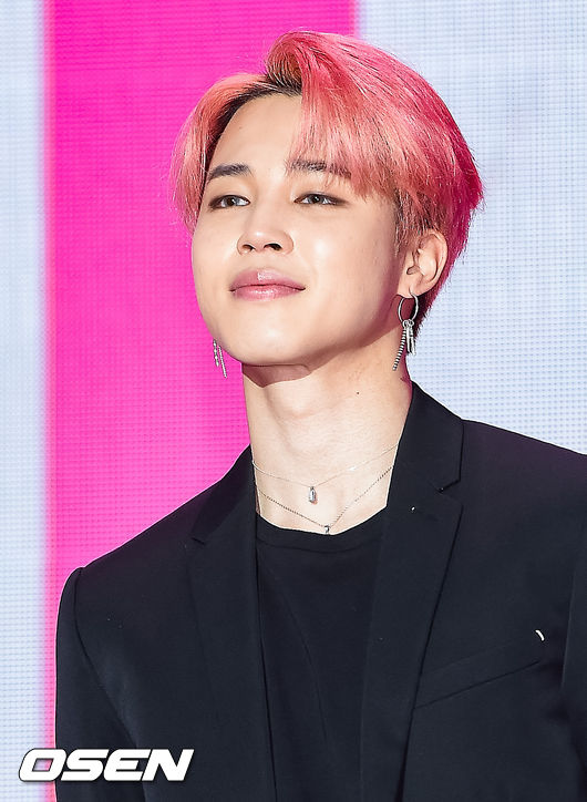Group BTS member Jimin topped the Idol Individual Brand Reputation list in April; second place was BTS Jungkook, and third place was Kang Daniel.The Korea Institute of Corporate Reputation extracted 254,526,832 idol personal brand big data from March 26, 2019 to April 27, 2019, and measured them by consumer participation in the top 100 idol brands, JiSooooooooo, MediaJiSooooooooo, Communication JiSoooooooo, and CommunityJiSooooooooo to analyze the brand reputation.Compared with 217,243,110 brand big data in March 2019, it increased by 17.16%.In April 2019, the top 30 brands of the 100 idol personal brands were BTS Jimin, BTS Jungkook, Kang Daniel, BTS B, BTS Jin, BTS RM, BTS Sugar, BTS Jay Hop, Black Pink Jenny, Aizwon Jang Won Young, Aizwon An Yoo Jin, TWICE Sana, Aizwon Kim Min-joo, TWICE Momo, TWICE Tsuwi, Aizuwon Miyawaki Sakura, Ha Sung-woon, TWICE Jihyo, Exochen, Lee Dae-hui, Aizuwon Kwon Eunbi, Cha Eun-woo, New East Minhyun, Aizuwon Lee Chae Yeon, TWICE Chae Young, Park Ji Hoon, Aizuwon Jo Yu-ri, Yoon Ji Sung, It was analyzed in order.The brand of BTS Jimin was analyzed as JiSooooooooo 15,812,891 with participation JiSooooooooo 1,661,858 Media JiSooooooooo 4,409,673 Communication JiSooooooooo 4,473,524 CommunityJiSooooooooo 5,267,836.Compared with the brand reputation JiSoooooooo 13,776,797 in March 2019, it rose 14.78%.Second, the brand of BTS Jungkook was analyzed as JiSooooooooo 10,325,070 with participation JiSooooooooo 1,173,269 MediaJiSooooooooo 3,791,998 Communication JiSooooooooo 2,541,602 CommunityJiSooooooooo 2,818,201.Compared with the brand reputation JiSoooooooo 7,615,860 in March 2019, it is 35.57% higher.Third, Kang Daniel brand was analyzed as JiSooooooooo 9,149,411 with participation JiSooooooooo 2,458,282 media JiSooooooooo 1,753,963 communication JiSooooooooo 2,679,235 CommunityJiSooooooooo 2,257,931.Compared with the brand reputation JiSoooooooo 10,466,908 in March 2019, it fell 12.59%.4th place, BTS brand was analyzed as brand reputation JiSooooooooo 8,902,554 with participation JiSooooooooo 1,516,196 media JiSooooooooo 3,140,169 communication JiSooooooooo 2,122,966 CommunityJiSooooooooo 2,123,223.This is a 2.05% increase compared to the brand reputation JiSoooooooo 8,723,550 in March 2019.Fifth, the brand of BTS Jin was analyzed as JiSooooooooo 6,759,952 as participating JiSooooooooo 882,649 Media JiSooooooooo 3,376,816 Communication JiSoooooooo 1,249,314 CommunityJiSooooooooo 1,251,173.Compared with the brand reputation JiSoooooooo 4,689,242 in March 2019, it rose 44.16%.On the other hand, BTS is actively working as a new song Poetry for Small Things.