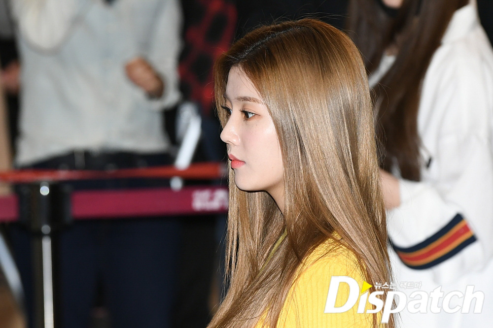 Iizone Kwon Eun-bi left for Tokyo, Japan, via Gimpo International Airport on the morning of the 29th to attend a fan meeting.Kwon Eun-bi completed a fresh spring fashion with yellow knit.a picturesque sidelineIf you do, Shim Kung.ambience goddess