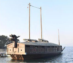전라좌수영 귀선 그림과 닮았으면서도 잘못 복원한 해군사관학교 거북선.홍순구 교수 제공
