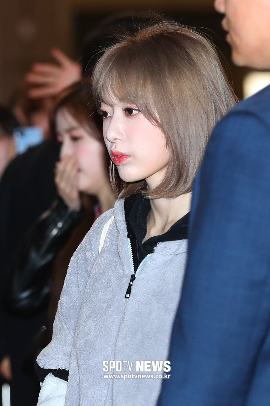 Girl group Izuwon is leaving for Japan via Gimpo International Airport on the morning of the 29th, with a fan meeting schedule. Aizuwon Miyawaki Sakura is leaving the country.