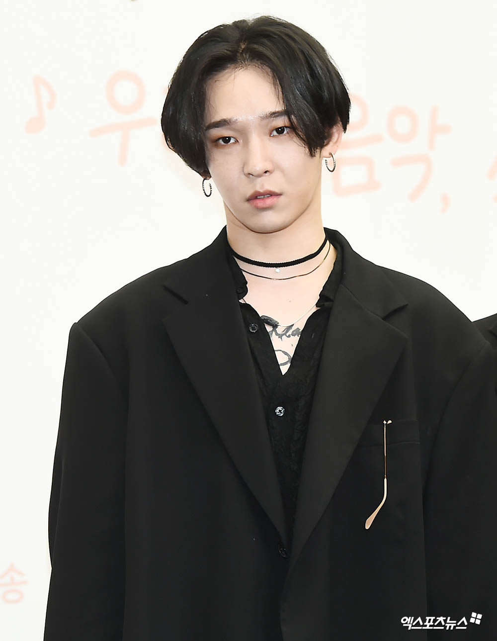 Singer Nam Tae-hyun, who attended the TVN entertainment program Working Room production presentation held at Stanford Hotel in Sangam-dong, Seoul on the afternoon of the 29th, has photo time.