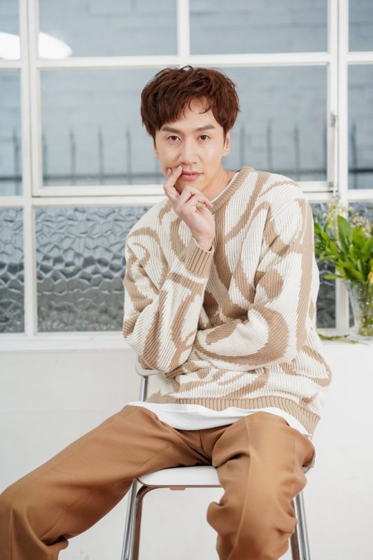 Lee Kwang-soo, who jumps around with a 190cm tall height on SBS Running Man.The image of the entertainer is so strong, but the main business is Actor who has been Acting various characters.In the 2015 film Collective Invention, he appeared in a fish mask and became a fish man. In the works of Noh Hee-kyung, he played a young man with Tourette syndrome (SBS Its OK, Im Love), Kim Hye-jas youngest son (tvN Dee My Friends), and the Earth Police (tvN Live).Lee Kwang-soo added another character to his filmography through the film My Special Brother (director Yook Sang-hyo), which deals with disability with an unspecial perspective.He is a five-year-old man with intelligence. He does not want to act more because he is a person with disabilities, but focuses on the pure nature of Donggu.I met Lee Kwang-soo, who is waiting for the release of My Special Brother, on the 1st of next month with a calm heart despite the frenzy of Avengers: Endgame sweeping the theater.10. Running Man made the image of the entertainer strong and worried when he first came to the area.Lee Kwang-soo: Yes, but there was always such concern besides this work. It was worse for my special brother.I worry that my image will make the character a comic by my own existence. But I felt a lot and liked the scenario.I thought I could not change the thoughts around me from the past, but I started to appear because I thought that once I started to lock me up, I would never end.10. What part of you is so greedy?Lee Kwang-soo: The story of a bloodless brother, a story that was good and happy about friends and others, even if not really brothers or family.I wanted to solve things I did not know about developmental disabilities.10. He said that he did not refer to the characters who had previously acted as developmental disabled persons.Lee Kwang-soo: Yes, but the burden was great because there were real characters. I asked him to create new characters instead of being trapped in real characters.10. Did you make itwith the most emphasis on what?Lee Kwang-soo: Its a part that doesnt caricature disability, which, as a comedy film, may be a weakness but I think thats the strength of our film.I didnt think I should over-act on the scene that seemed funny, either, and I kept talking to the director about the line between comedy and comics.10. I saw an article in the movie Collective Invention that I was able to take another hand when I was holding a cup because I thought it would become more slippery when I was Acting a fish.I thought it was more detailedand more imaginative than I thought. Im sure that Actor would havea special concern this time.Lee Kwang-soo: Dongguan is good at Sooyoung, and I wanted Dongguan to get better and healthier once he was to be able to get Sooyoung back.(Laughing) I worked hard, and most of all, I wanted to look natural when I was pushing a wheelchair with my brother because he was a character who had been with Seha (Shin Ha-kyun) for 20 years.Somehow, there seemed to be some know-how of Donggu.I wanted to include details so that it would be very mechanical, really old, because it was a movie, but when I held my brother, I supported him with a knee in a specific motion, or every day.I wanted it to look like it was really old.10. In the final scene, the breathing of three people, Dong-gu, Se-ha, and Mi-hyun (Iso-myeon), is also impressive.Lee Kwang-soo: The only free-shot god in the entire movie, after a take, the director was satisfied with us and did not shoot any more.The three of them were breathing well after the second half of the film, with no rehearsals.10. The experience of watching Shin Ha-kyuns Acting in the near future seems to have been special.Lee Kwang-soo: I was also special for Acting because Ha Kyun liked his brother.However, there were many parts that I wanted to act while watching the natural appearance of the field outside of Acting, and I felt that I wanted to be a senior when I saw how to deal with my juniors.Ha-gyun tends to be a good friend. He gives me birthdays, texts to cheer me up. After a hard shoot, I buy you a drink.10. What kind of scenes did you buy me a drink?Lee Kwang-soo: There were so many scenes we were shooting together, so there were not many scenes we were shooting alone, but after that, I bought a drink.I went to the House of Responsibility (the space where Dong-gu and Seha live in the play) and there was a scene of crying, and after taking such a sad scene, my brother bought me a drink because he worked hard.Personally, it is the most memorable scene, and the scene of lying alone in bed and looking at the sky was saddened by the combination.10. Acting and appearing in the arts for nine years. Is it hard to do it in parallel?Lee Kwang-soo: I am grateful. I shoot every Monday, and its not hard to be a routine for too long.I think that I can do interview here and that it is because of Running Man that I continue to appear in the work including this work, so I try harder in the field.10. Is there anything really bad about the image of an entertainer who has appeared in numerous works?10. I think that I should be very careful about talking together.Lee Kwang-soo: It becomes more and more so in life, wanting to make no mistakes and yes, trying to make sure the other person is not seriously hurt by small mistakes.I am more careful that there are people who think that I am really like that in Running Man.10. So, is this a very careful look?Lee Kwang-soo: I dont think so, not this much ... theres a difference (laughing)10. I wonder who the special brother is to Lee Kwang-soo than the movie.Lee Kwang-soo: My brother...? (Laughs) Other than that, I rely a lot on my brother (Joe) personality. I ask when there is a big thing. Again, he shared my concerns.But he said he wanted to try.10. What is your dream as an Actor?Lee Kwang-soo: Not as an entertainer, but as an Actor or dream? I get a lot of questions like that, but what to say, I am good, grateful and happy now.I think its hard to keep this. The first thing I want to do is to keep my happiness apart from what I want to grow further with Acting.10. The confrontation with the Avengers: Endgame is inevitable.Lee Kwang-soo: Ill see the Avengers, too. I like figures, so Ive seen Infinity War and Captain Marvel. I dont think we can both. (Laugh)10. How do you want my special brother to reach the audience?Lee Kwang-soo: I just wish I felt good, I hope everyone is happy for two hours.