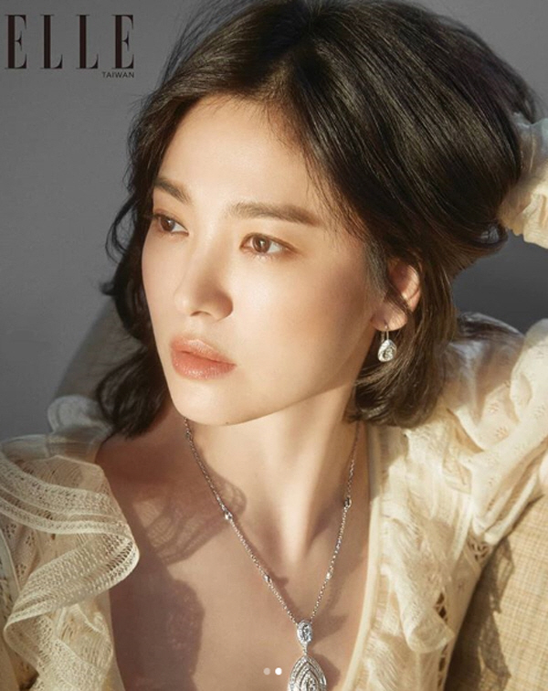 <p>1 Elle Taiwan SNS cover for Song Hye-kyos appearance.</p><p>Pictorial belongs to Song Hye-kyo is the South different Aura and energy. Camera to eyes is fascinating. Here is the perfect pose of her innocent yet alluring presence to Shine even more.</p><p>Especially Song Hye-kyo is a doll-like visuals and have many of them the very first focused.</p><p>Meanwhile Song Hye-kyo in the last 1 November in the race for tvN boyfriend since to start to review.</p>