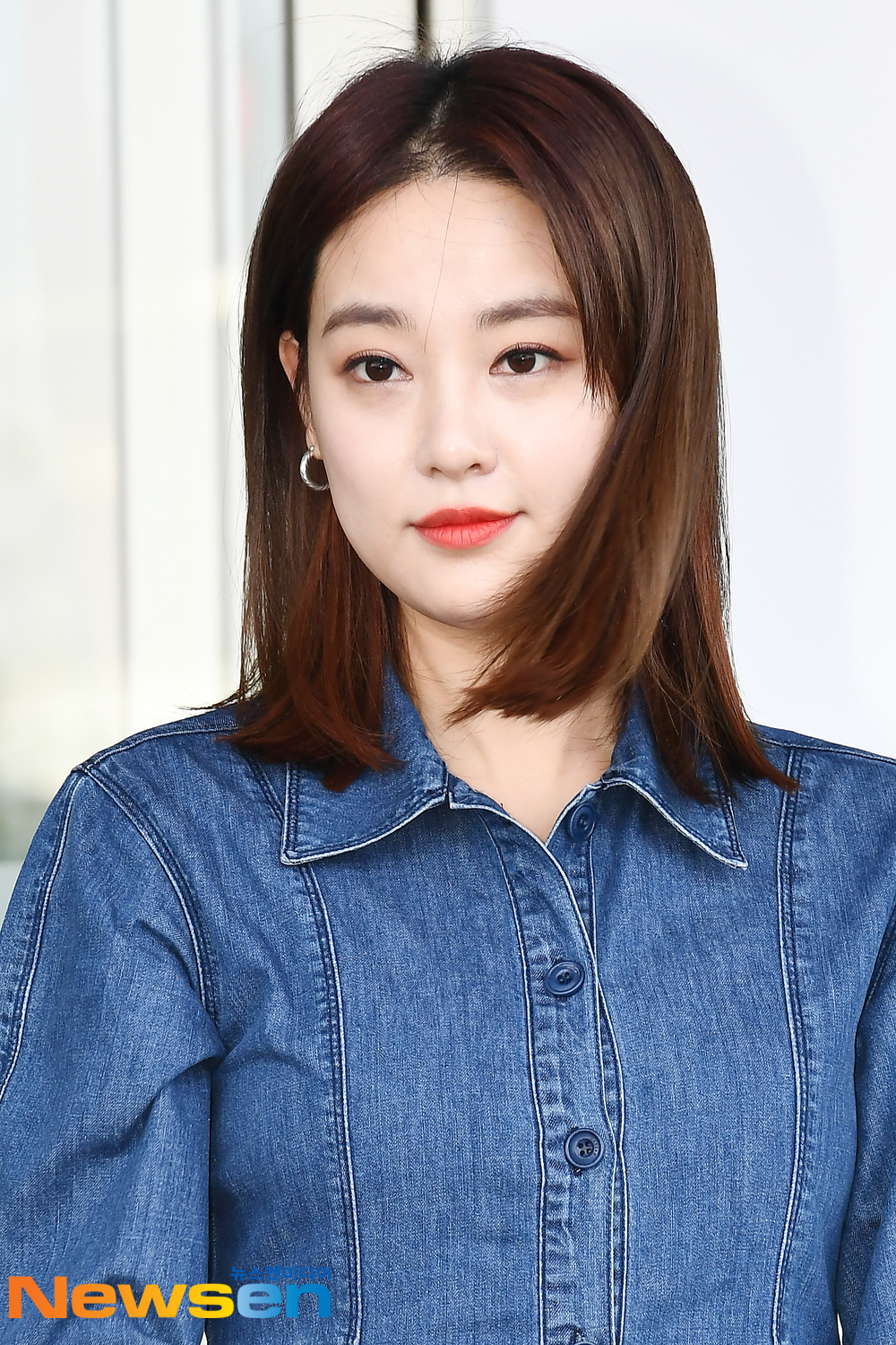 Talent and singer Lee Joo-yeon left for Berlin, Germany, on May 1, at Incheon International Airport in Unseo-dong, Jung-gu, Incheon.Talent and singer Lee Joo-yeon is leaving for Berlin, Germany, with airport fashion.exponential earthquake