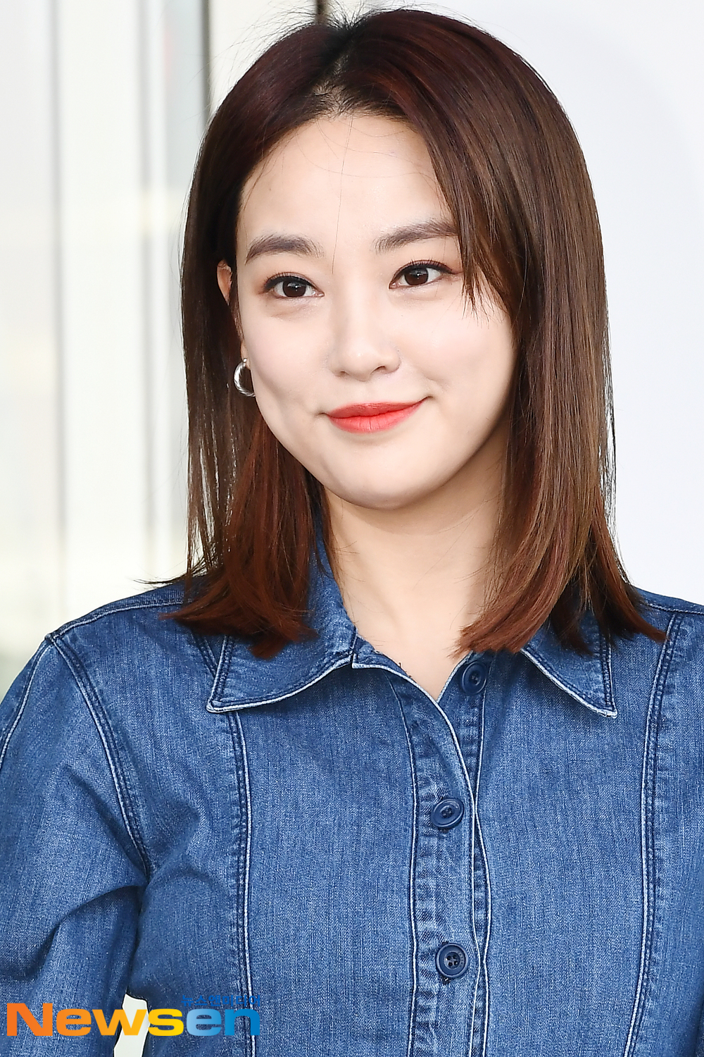 Talent and singer Lee Joo-yeon left for Berlin, Germany, on May 1, at Incheon International Airport in Unseo-dong, Jung-gu, Incheon.Talent and singer Lee Joo-yeon is leaving for Berlin, Germany, with airport fashion.exponential earthquake