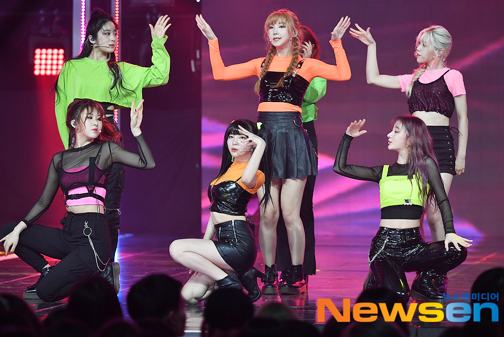 The girl group hashtag is performing on the MBC music live broadcast Show Champion held at the MBC Dream Center in Ilsan, Janghang-dong, Ilsan-dong, Goyang-si, Gyeonggi-do on May 1.Meanwhile, Show Champion featured Twice, Enflying, Berrybury, Tomorrow By Together (TXT), Stephanie, Camilla, Fall Road Train, New Kid, Bandit, Target, Hashtag, Donkeys, ENOi, Go Seung-hyung and Hot Place.useful stock