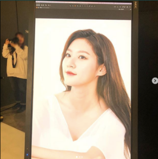 Actor Kim Sae-ron showed her innocence at the advertising shooting scene.Kim Sae-ron posted a photo on his SNS on the 1st.Kim Sae-ron showed off her beautiful beauty in a white costume in the photo.Kim Sae-ron played the role of Kang Yoo-jin in the movie Neighbors released last year, and he showed up in various entertainments.
