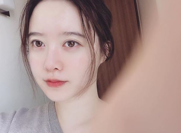 Actor Ku Hye-suns current status has been revealed and is a hot topic.On the 1st, Ku Hye-sun released a self-portrait on her instagram, and in the photo, Ku Hye-sun is staring at the camera with a bold appearance of her face.Ku Hye-sun boasted a beauty that was not humiliated by the people. Especially white skin caught the eye.Meanwhile, Koo married model and Actor Ahn Jae-hyun in 2016 and has recently been releasing his current status through YouTube channel CHIBi TV.Photo: Instagram