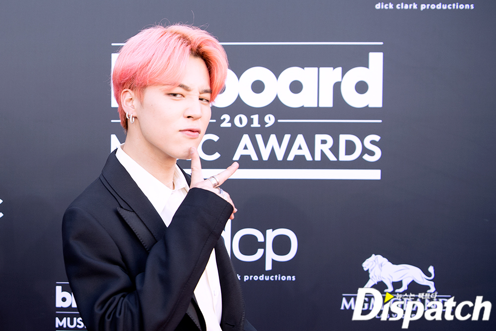 <p> BTS Jimin this cute charm pack.</p><p>Jimin is 2 days 8: 30 a.m.(Korean time) the United States Las Vegas MGM Grand Garden Arena opened in 2019 Billboards Music Awards red carpet stepped on.</p><p>Jimin is in this day Billboards for Happy Jump - Endless Arcade to get through. Foreign throughout the interview the cute expression on his face. Overseas media are Jimins look for you press the shutter.</p><p>Meanwhile, BTS is this day ‘2019 Billboards Music Awards’ in World Top Duo /Group sector. 3 consecutive years Top Social Artist award was also received.</p><p>Billboards Happy Jump - Endless Arcade</p><p>Charm bag</p><p>. No problem</p>