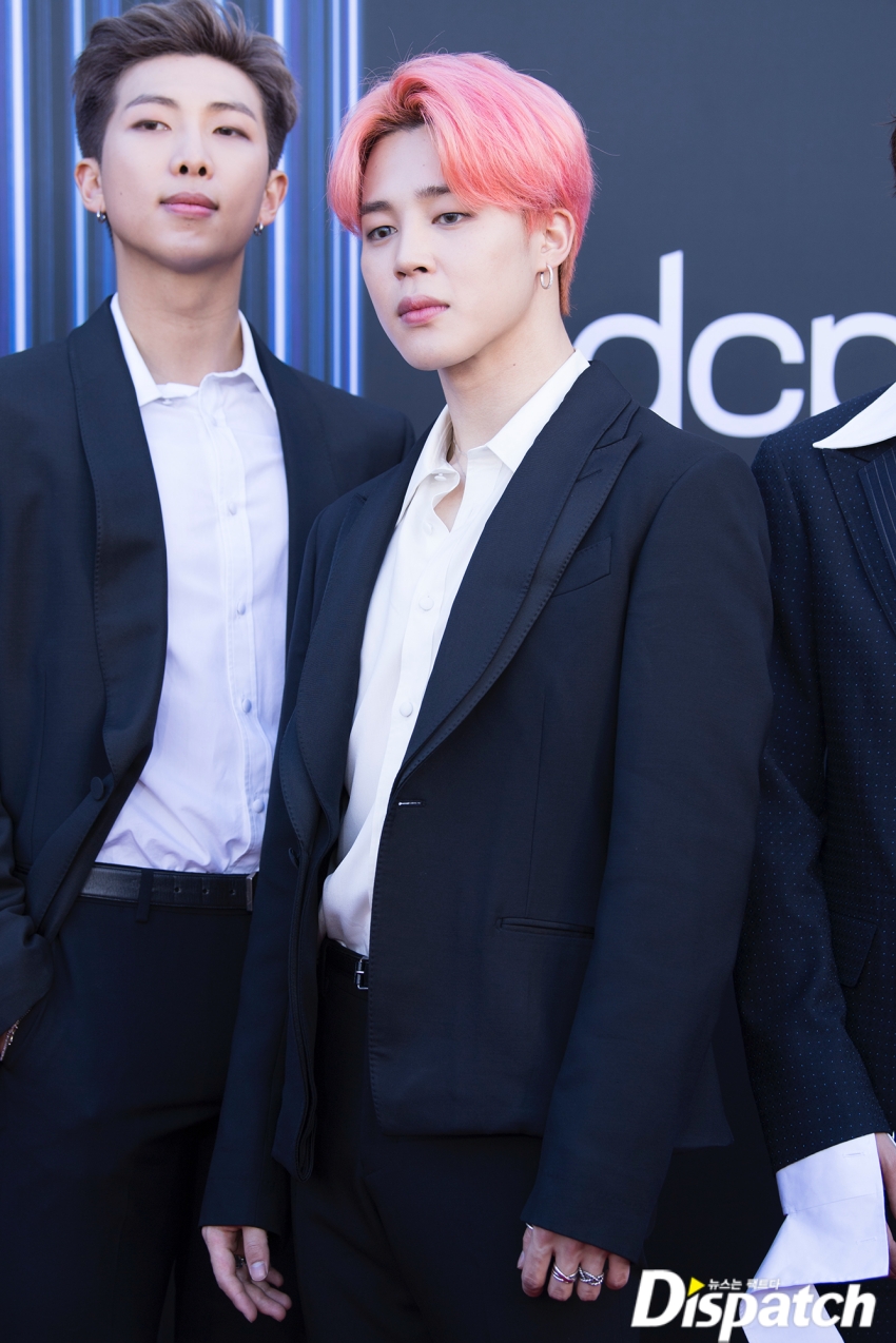 <p> BTS Jimin this cute charm pack.</p><p>Jimin is 2 days 8: 30 a.m.(Korean time) the United States Las Vegas MGM Grand Garden Arena opened in 2019 Billboards Music Awards red carpet stepped on.</p><p>Jimin is in this day Billboards for Happy Jump - Endless Arcade to get through. Foreign throughout the interview the cute expression on his face. Overseas media are Jimins look for you press the shutter.</p><p>Meanwhile, BTS is this day ‘2019 Billboards Music Awards’ in World Top Duo /Group sector. 3 consecutive years Top Social Artist award was also received.</p><p>Billboards Happy Jump - Endless Arcade</p><p>Charm bag</p><p>. No problem</p>