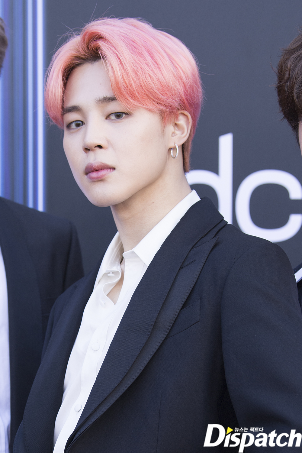 <p> BTS Jimin this cute charm pack.</p><p>Jimin is 2 days 8: 30 a.m.(Korean time) the United States Las Vegas MGM Grand Garden Arena opened in 2019 Billboards Music Awards red carpet stepped on.</p><p>Jimin is in this day Billboards for Happy Jump - Endless Arcade to get through. Foreign throughout the interview the cute expression on his face. Overseas media are Jimins look for you press the shutter.</p><p>Meanwhile, BTS is this day ‘2019 Billboards Music Awards’ in World Top Duo /Group sector. 3 consecutive years Top Social Artist award was also received.</p><p>Billboards Happy Jump - Endless Arcade</p><p>Charm bag</p><p>. No problem</p>