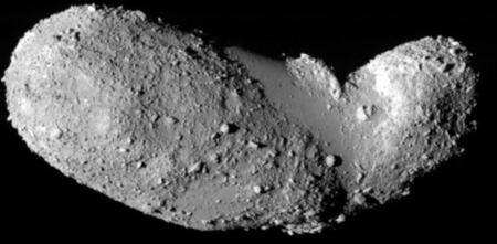 일본 소행성 탐사선 하야부사가 탐사한 소행성 이토카와의 모습이다. 일본우주항공연구개발기구 제공