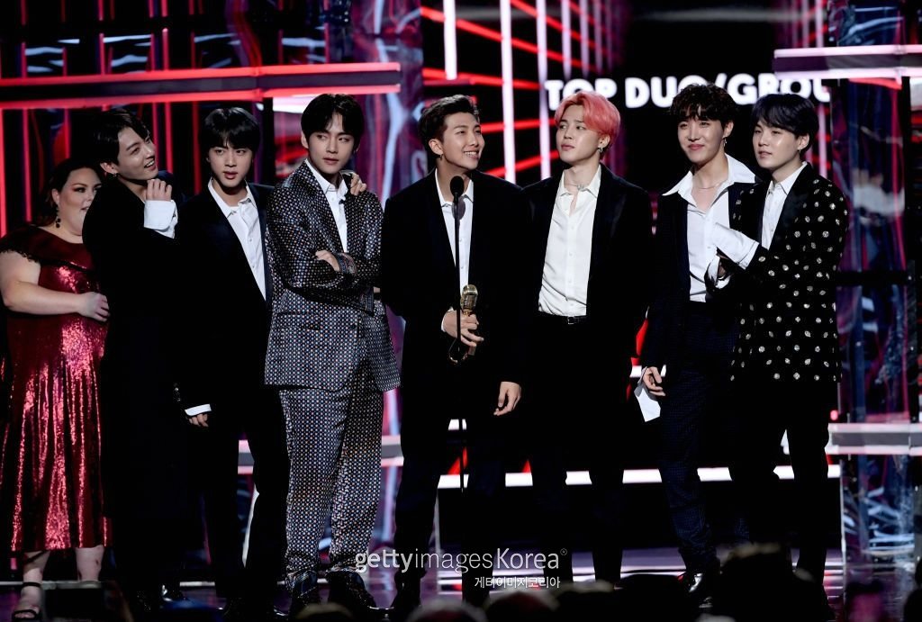 BTS won the Top Iruvar/group and Top Social The Artist awards at the 2019 Billboards Music Awards at the MGM Grand Garden Arena in Las Vegas on Monday.BTS, who won the Top Social The Artist award for the third consecutive year, rewrote pop history, winning the Top Iruvar/group for the first time as a Korean singer.After the award, BTS turned on V-live and shared the stage story with the Amies, who said, I was surprised to hear you with a louder shout than before.It was a lot of study time, said Jay Hop, thanks to you from the beginning.I felt a lot while watching and I felt that we wanted to perform quickly. Leader RM said he was thrilled to face Drake, a role model: He let me vibrate, it was nice to meet The Artist, who really liked it so much.I felt so great that I crossed the language, it was really cool to have a hard stage, Halsey said.Thank you for giving me the prize that my ami can only receive if you try for three years, said Jean, who won the award for the third consecutive year.I did not know that we would receive the award at the Billboards. I will work harder. I think the trainee was my dream, but I think hes bigger than that. Its good to be honest with my parents.Everything made me a good person. I want to repay you with a nice look. I really appreciate and love you. Jungkook said, If my bowl is a glass cup, it is full of water. I feel like it will overflow even if there is a little more water.The members came to the bigger bowls and laughed at Jungkook, saying, What is so small?Jungkook vowed, I will grow a little more bowl, continue to work hard and develop and work to fit my position.Jimin said, Thank you for Ami who made things that I could not imagine.