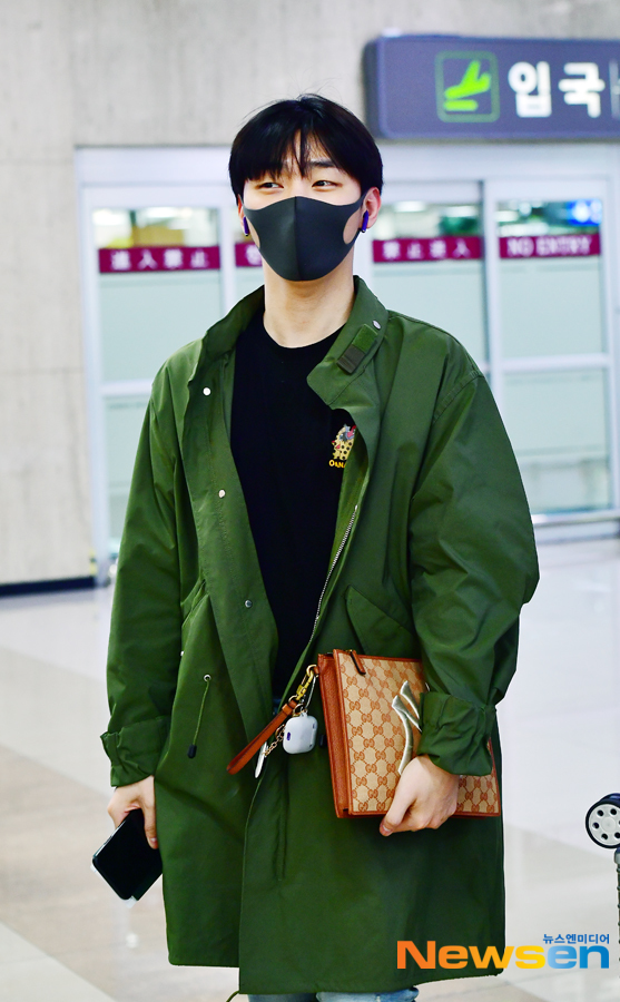 <p>Wanna One You Yoon Ji-sung this Japan Love Without Love (Live at Summer Vacation/08 girl after 5 month 2 days afternoon Gimpo International Airport through the airport fashion and Entrance.</p><p>This day, Yoon Ji-sung this Entrance in walk.</p>