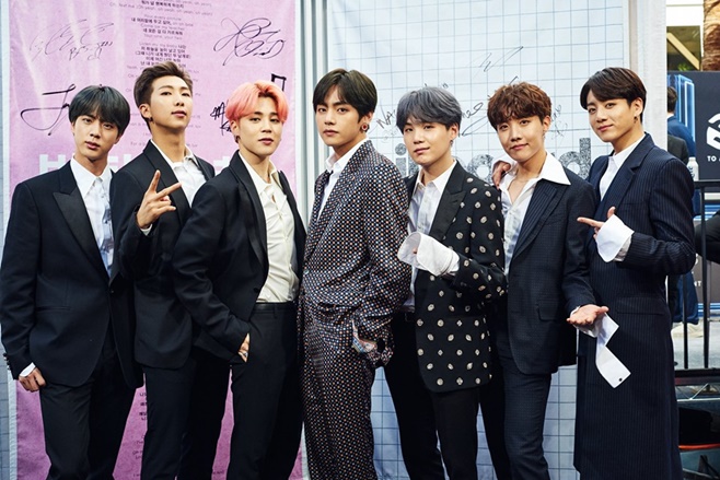 Group BTS (BTS) won two gold medals in the 2019 Billboards Music Awards (BMA).It has been recognized for both popularity and musical competence, and has solidified its status as a K Pop One Top group.BTS won the Top Iruvar and Group award for the first time in K-pop at the 2019 Billboards Music Awards at the United States of Americas MGM Grand Garden Arena on the morning of the 2nd (Korea time).The top Iruvar and group division, which is the main prize, is known to value musicality more than popularity.This is the first time that BTS has been nominated for this category, which is meaningful in that it has won competition with Murun 5, Imagine Dragons, Panic at the Disco, and Dan & Shay.The BTS members, who had given much meaning to the candidate himself, also responded that they did not expect it, as the album of BTS was made in Korean.It weighed more on the possibility of winning the Maroon 5 than the BTS.BTS added a total of two gold medals to the top social artist category received on the red carpet.This years award earned BTS the Top Social The Artist award for the Billboards Music Awards for the third consecutive year.If Top Social The Artist is focused on popularity in SNS and fandom, it is said that it received both popularity and musical competence by accepting Top Iruvar and Group which focuses on musical competence.Music critics are also praising the world pop market as a part of the worlds pop market, revealing that BTS music is recognized as a mainstream.The Billboards Music Awards will be presented as the United States of Americas three major music awards ceremony, along with the Grammy Awards and the American Music Awards.BTS is active as a title song Poetry for Small Things for its new album Map of the Sol: Persona (MAP OF THE SOUL: PERSONA), which was recently released.It is popular all over the world, receiving the call of NBC Saturday Night Live (SNL), a popular program of United States of America, as a comeback stage.They will open the AT & T Stadium World Tour, which will start at the Rose Bowl AT & T Stadium in Los Angeles on April 4-5, Chicago Soldier Field on November 11-12, and New Jersey MetLife AT & T Stadium on 18-19.