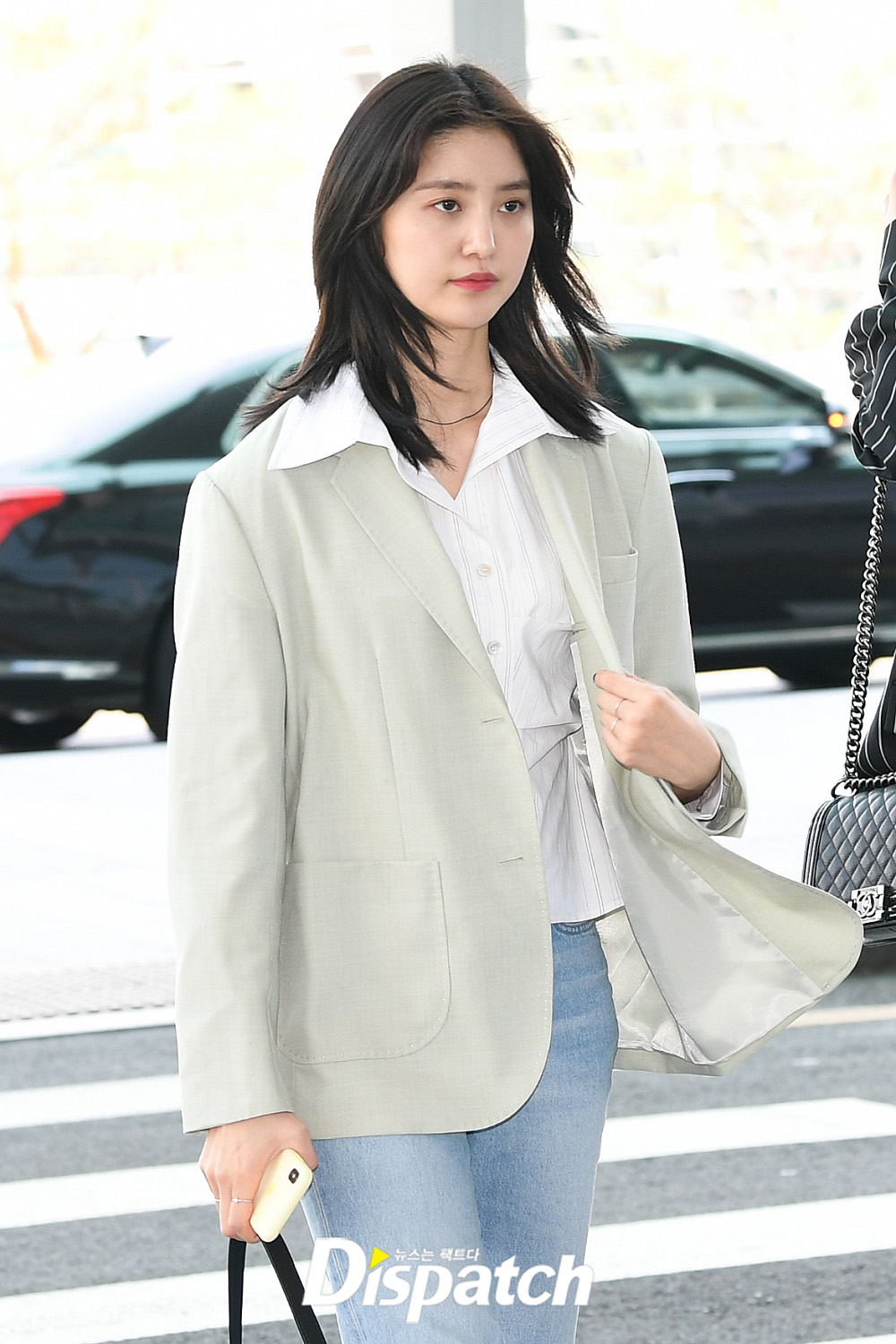 The girl group EXID Zheng He left for Munich, Germany, through Incheon International Airport on the afternoon of the 3rd.Zheng He boasted a calm atmosphere with black hair on the day.the youngest atmospherea lake-like eye