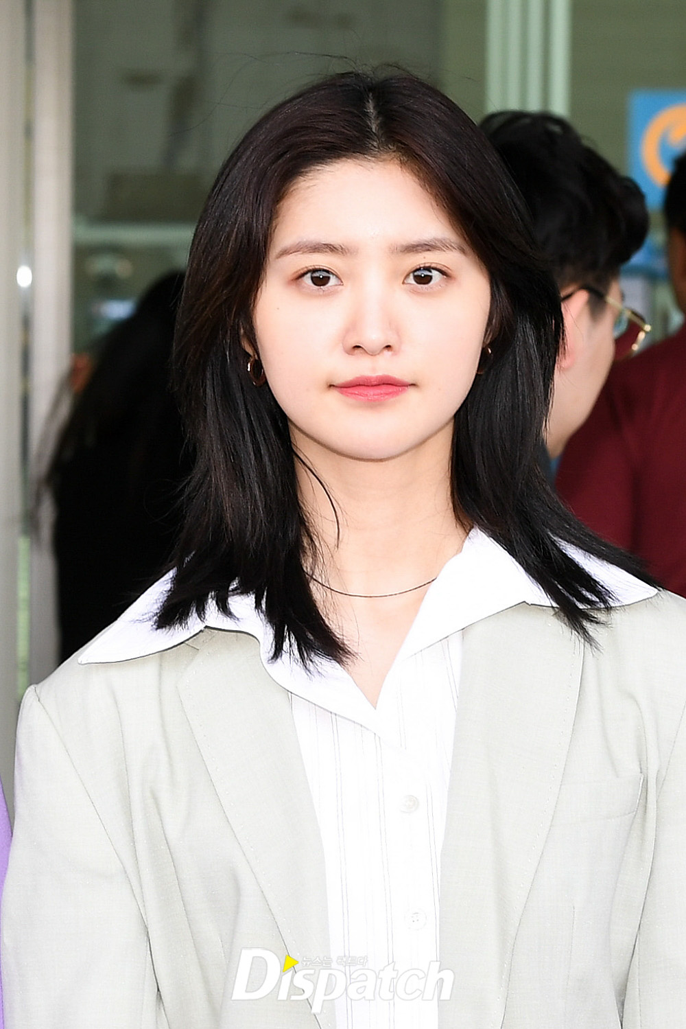 The girl group EXID Zheng He left for Munich, Germany, through Incheon International Airport on the afternoon of the 3rd.Zheng He boasted a calm atmosphere with black hair on the day.the youngest atmospherea lake-like eye