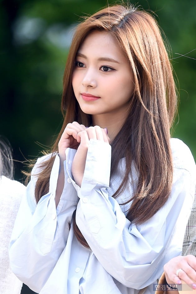 Group TWICE TZUYU is posing for a rehearsal of Music Bank held at the public hall of KBS New Hall in Yeouido, Seoul on the 3rd.