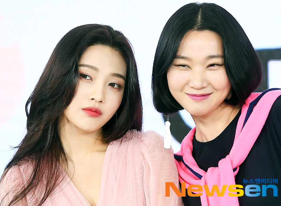 Jang Yoon-ju and Red Velvet Joy attended the ceremony.Jung Yu-jin