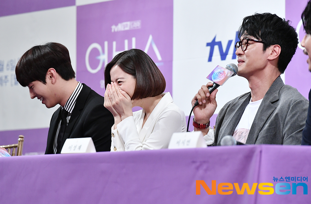 Actor Park Bo-young is making a loud noise with a meeting at the production presentation of TVNs new monthly drama Abyss: Soul Resuscitation Beads held at Imperial Palace in Gangnam-gu, Seoul on the afternoon of May 3.useful stock