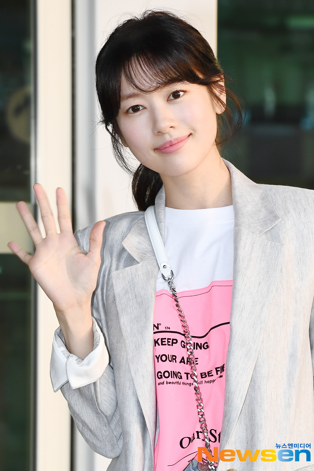 Actor Jung So-min left for Honolulu, Hawaii, on May 3, after shooting fashion magazines through Incheon International Airport in Unseo-dong, Jung-gu, Incheon.Actor Jung So-min is leaving for Honolulu, Hawaii, showing off his airport fashion.exponential earthquake