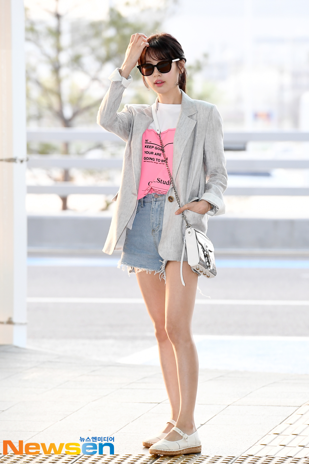 Actor Jung So-min left for Honolulu, Hawaii, on May 3, after shooting fashion magazines through Incheon International Airport in Unseo-dong, Jung-gu, Incheon.Actor Jung So-min is leaving for Honolulu, Hawaii, showing off his airport fashion.exponential earthquake