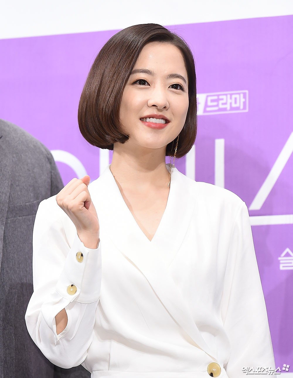 Actor Park Bo-young, who attended the TVN New Moon drama Abyss production presentation held at Imperial Palace Hotel in Nonhyeon-dong, Seoul on the afternoon of the 3rd, is posing.