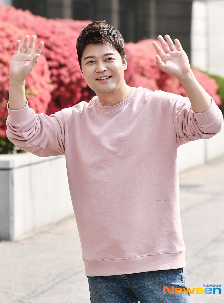 Jun Hyun-moo poses during the recording of KBS 2TV Happy Together Season 4 at the KBS annex in Yeouido-dong, Yeongdeungpo-gu, Seoul, on May 4.useful stock