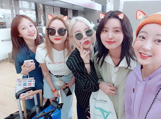 The netizens who responded to this came up with various responses such as EXID forever, EXID and Everyone is pretty.On the other hand, EXID is said to be looking for a new agency after the end of the exclusive contract at the end of May, rather than re-contracting with its agency Banana Culture Entertainment, in order to focus on its personal activities.EXID will release the track list, video teaser video, and highlight medley of the fifth mini album WE sequentially before the exclusive contract is terminated, and will show the fans once again the complete figure.