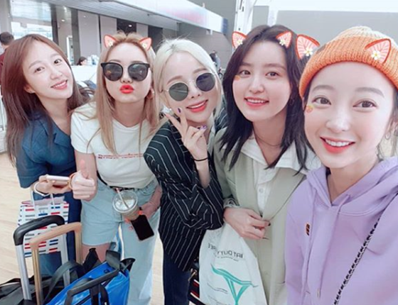 The netizens who responded to this came up with various responses such as EXID forever, EXID and Everyone is pretty.On the other hand, EXID is said to be looking for a new agency after the end of the exclusive contract at the end of May, rather than re-contracting with its agency Banana Culture Entertainment, in order to focus on its personal activities.EXID will release the track list, video teaser video, and highlight medley of the fifth mini album WE sequentially before the exclusive contract is terminated, and will show the fans once again the complete figure.