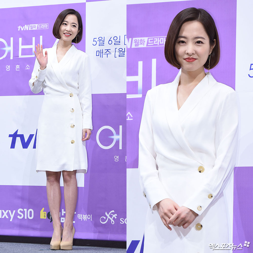 Actor Park Bo-young, who attended the TVN New Moon drama Abyss production presentation held at Imperial Palace Hotel in Nonhyeon-dong, Seoul on the afternoon of the 3rd, is posing.The doll walks.Poblis is back.Sniper eye contact.The most cute fight in the world.This beauty, I call you a single-stroke disease.