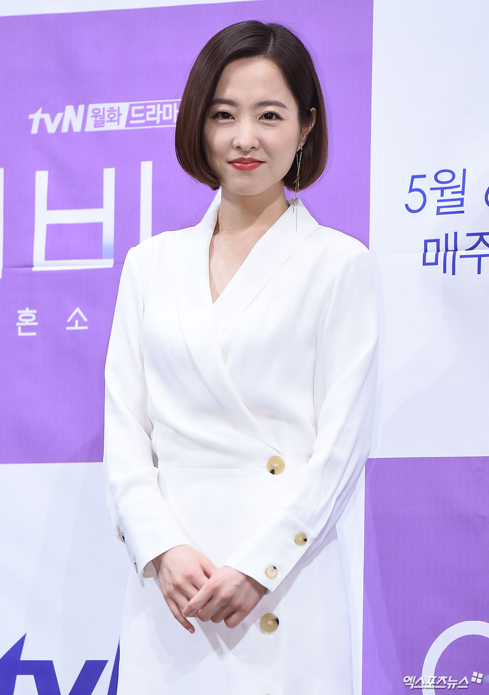 Actor Park Bo-young, who attended the TVN New Moon drama Abyss production presentation held at Imperial Palace Hotel in Nonhyeon-dong, Seoul on the afternoon of the 3rd, is posing.The doll walks.Poblis is back.Sniper eye contact.The most cute fight in the world.This beauty, I call you a single-stroke disease.