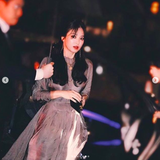 <p> Actress Song Hye-kyo with shiny, Beautiful looks, poised.</p><p>Song Hye-kyo is a 6-stars in the other comment without the multiple pictures Ive posted. The revealed picture, Song Hye-kyo is one of the brand events to find the pose.</p><p>The wave enters a hairstyle and luxurious dress Song Hye-kyo distinctive elegance to the maximum.</p><p>Much posing and not looking at the camera and just Song Hye-kyo of men with Beautiful looks and aura. Transverse, fairly than to skip a scene, even pictorial, made Song Hye-kyo.</p><p>2017 Song Joong-ki and married Song Hye-kyo is the last 1 August in the kind of the drama Boyfriendto return. Current is to start to review and schedule the digestive. [Photo] Song Hye-kyo Instagram</p><p> Song Hye-kyo Instagram</p>