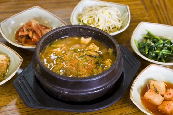 청국장은 맛 좋고 소화가 잘 되는 음식이지만, 만병통치약은 아니다. [중앙포토]