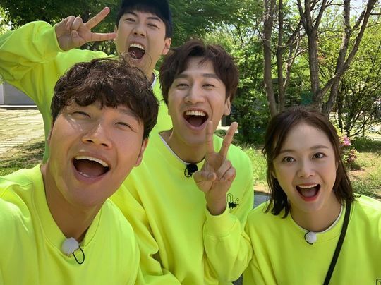 SBS Running Man members Kim Jong-kook, Lee Kwang-soo, Yang Se-chan and Jeon So-min boasted a strong friendship.Singer Kim Jong-kook wrote on his Instagram account on May 7, Photos of Running Man remaining. Fluorescent. Jeon So-min. Lee Kwang-soo.Yang Se-chan and posted a picture.In the photo, Kim Jong-kook, Lee Kwang-soo, Yang Se-chan and Jeon So-min wearing fluorescent T-shirts were shown.The four of them are smiling brightly, their mouths wide open for the camera, and the warm visuals and cheerful atmosphere of the four attract attention.The fans who responded to the photos responded such as Is it a team next week?, It looks so good, and It looks good.delay stock