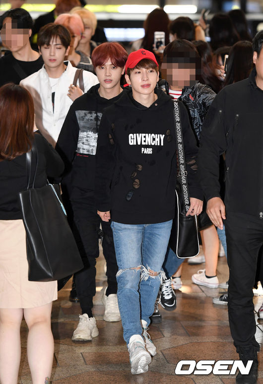 On the morning of the 7th, the group The Boyz departed for Tokyo, Japan, via Gimpo International Airport for Asia tour.Group The Boyz is heading to the departure hall.
