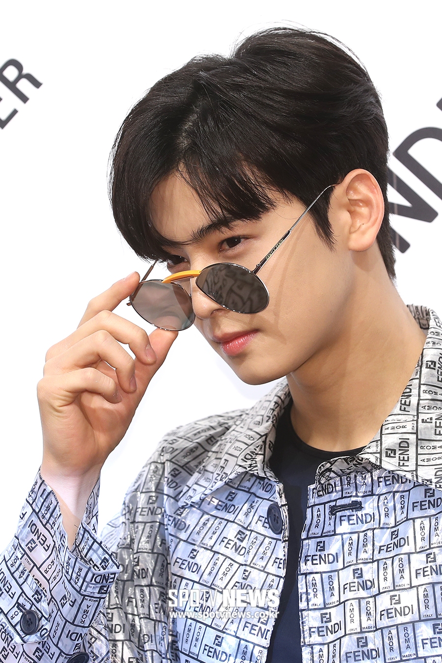 Astro Cha Jung Eun-woo poses at the launching photo wall event held at a store in Sinsa-dong, Gangnam-gu, Seoul on the afternoon of the 7th.