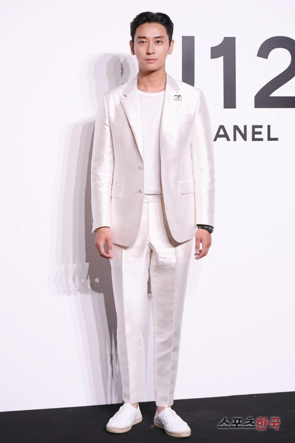 Ju Ji-hoon is attending a photo event to commemorate the launch of the Channel (CHANEL) watch THE NEW J12 at the Chanel Flagship Store in Gangnam-gu, Seoul on the afternoon of the 8th.