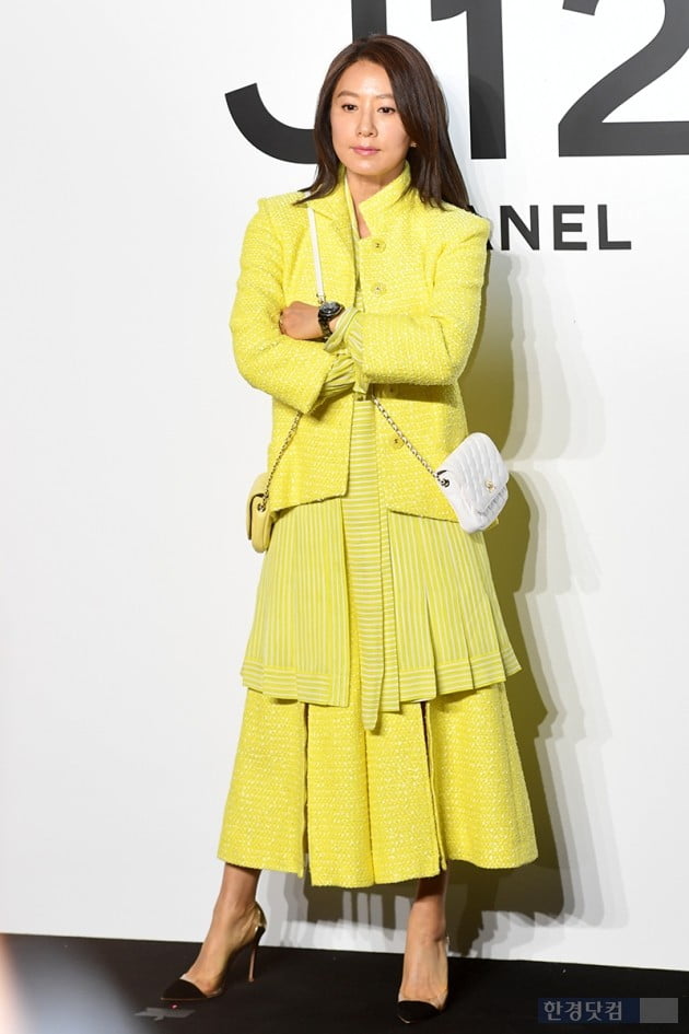 Actor Kim Hee-ae attended the photo month commemorating the launch of THE NEW J12 held at Chanel Flagship Store in Cheongdam-dong, Seoul on the afternoon of the 8th.