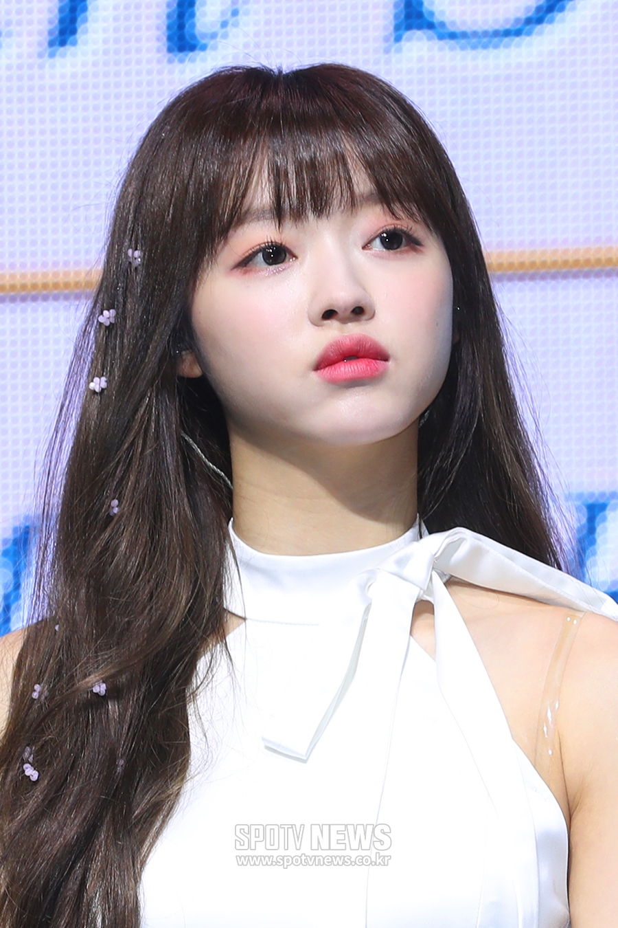 The showcase for the release of the first regular album The Fifth Season of the girl group OH MY GIRL was held at K Art Hall in Olympic Park, Bangi-dong, Songpa-gu, Seoul on the afternoon of the 8th.OH MY GIRL YooA is thoughtful.