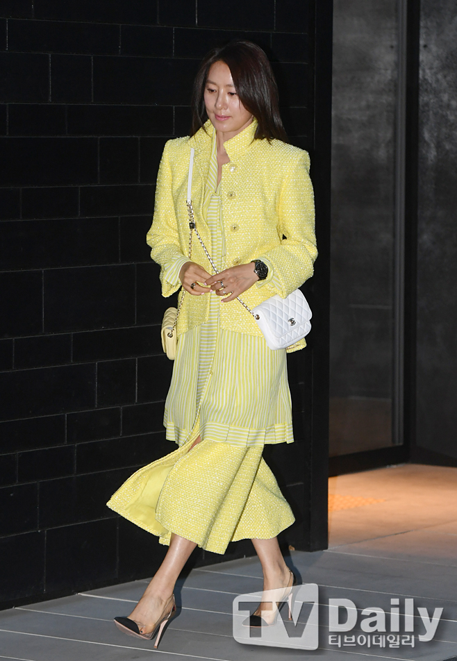 Actor Kim Hee-ae attends a photo wall Event held at the Chanel Seoul Flagship Store in Apgujeong, Gangnam-gu, Seoul on the evening of the 8th.chanel photo wall Event
