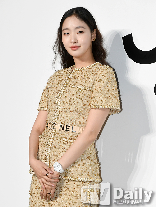 Actor Kim Go-eun attends a photo wall Event held at the Chanel Seoul Flagship Store in Apgujeong, Gangnam-gu, Seoul on the evening of the 8th.chanel photo wall Event