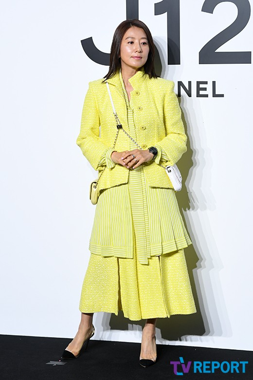 Actor Kim Hee-ae attends a fashion brand event held at the flagship store in Cheongdam-dong, Gangnam-gu, Seoul on the afternoon of the 8th.